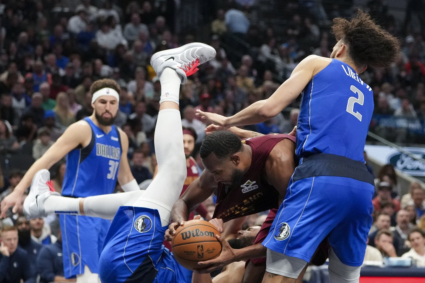 Evan Mobley scores 34 as Cavaliers beat short-handed Mavericks 134-122, run win streak to 9 games | iNFOnews.ca Evan Mobley scores 34 as Cavaliers beat short-handed Mavericks 134-122, run win streak to 9 games | iNFOnews.ca