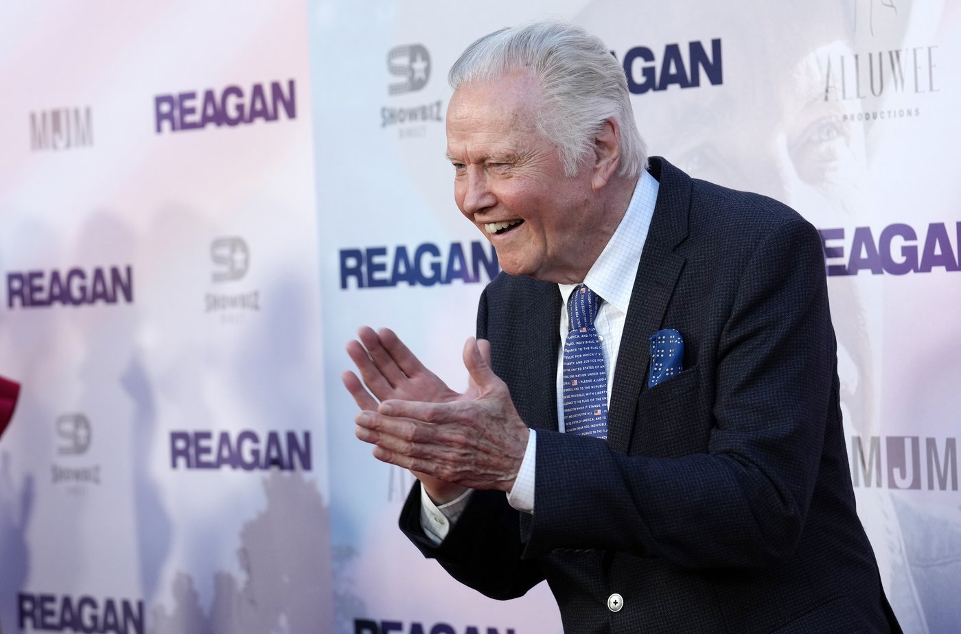 Donald Trump vows to help ‘troubled’ Hollywood with Mel Gibson, Jon Voight and Sylvester Stallone | iNFOnews.ca Donald Trump vows to help ‘troubled’ Hollywood with Mel Gibson, Jon Voight and Sylvester Stallone | iNFOnews.ca