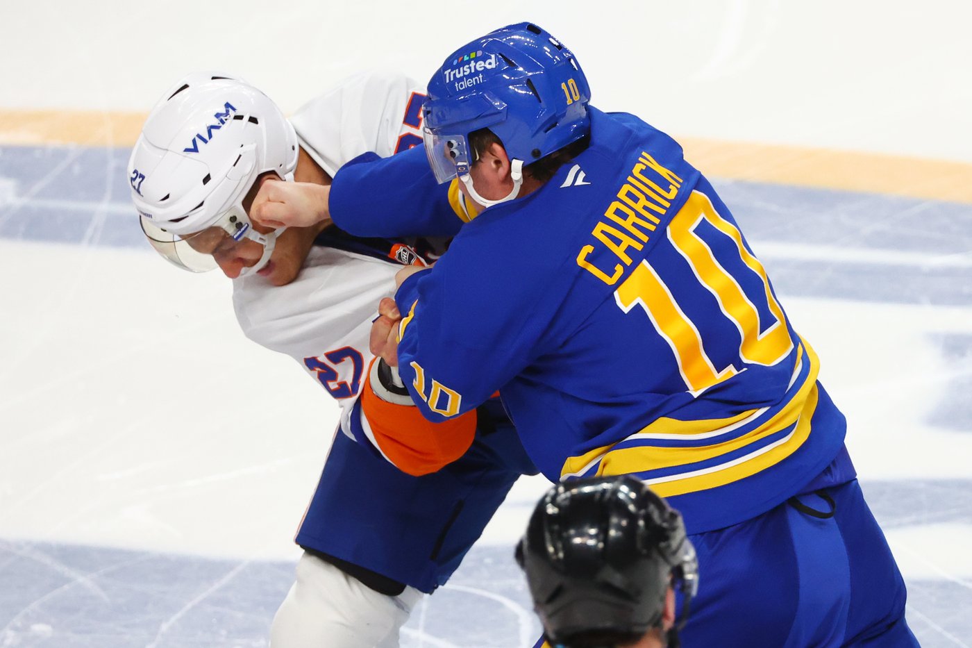 Sabres center Sam Carrick suffers left arm injury in fight with Islanders' captain Anders Lee | iNFOnews.ca