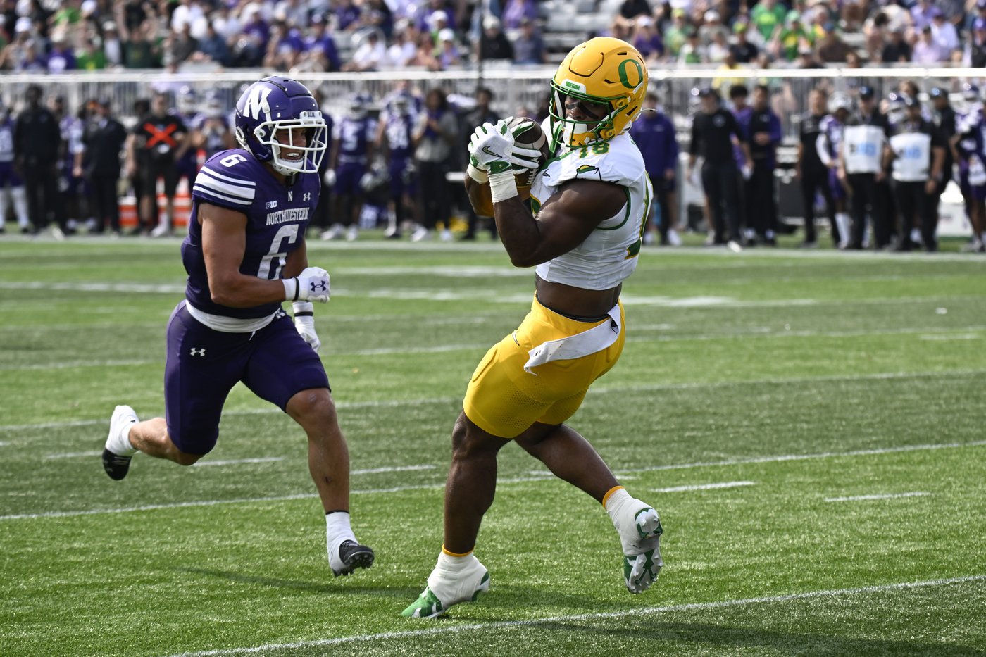 No. 4 Oregon cruises past Northwestern 34-14 | iNFOnews.ca