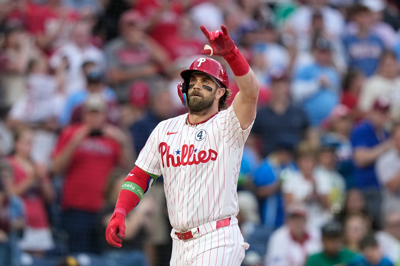 Harper hits 377th career homer, Duran fans the side in the 9th in Phillies' 3-2 win over Padres | iNFOnews.ca
