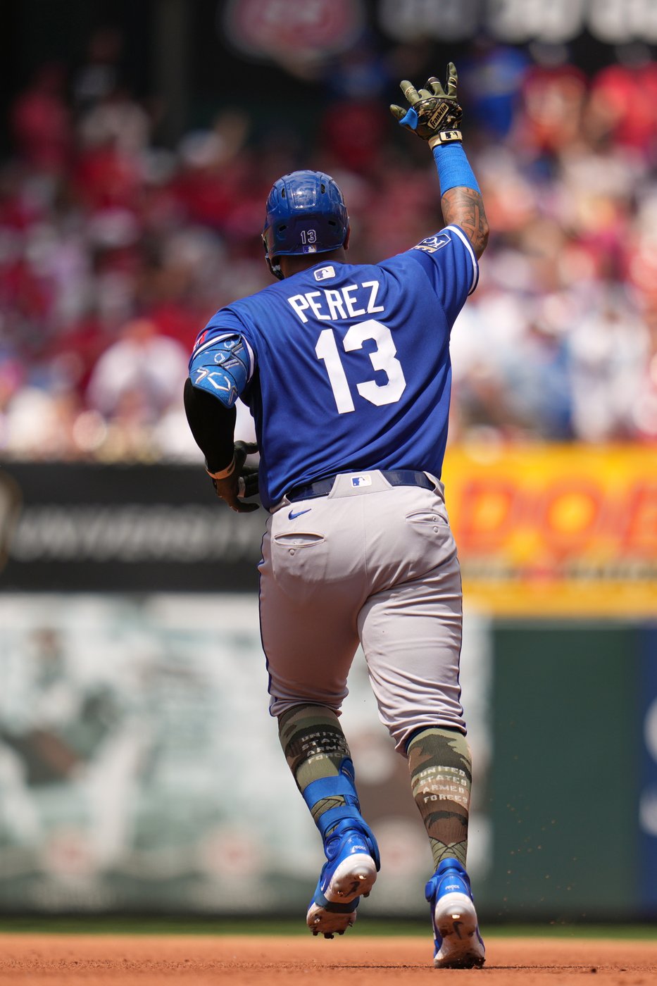 Salvador Perez homers and drives in both runs to help the Royals beat the Cardinals 2-0 | iNFOnews.ca