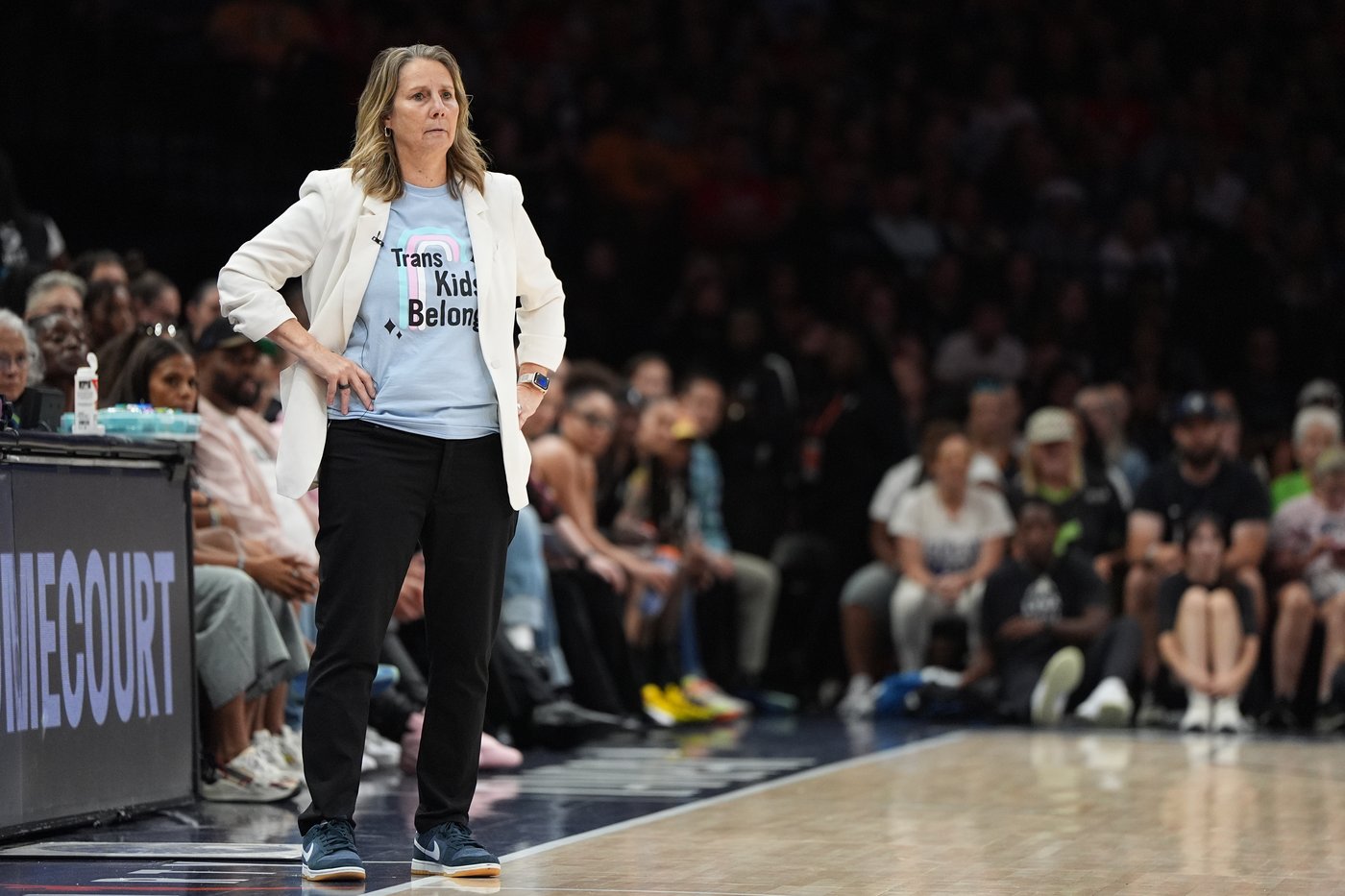 Rallies surround Fever-Lynx game after Sophie Cunningham's stance on transgender athletes | iNFOnews.ca