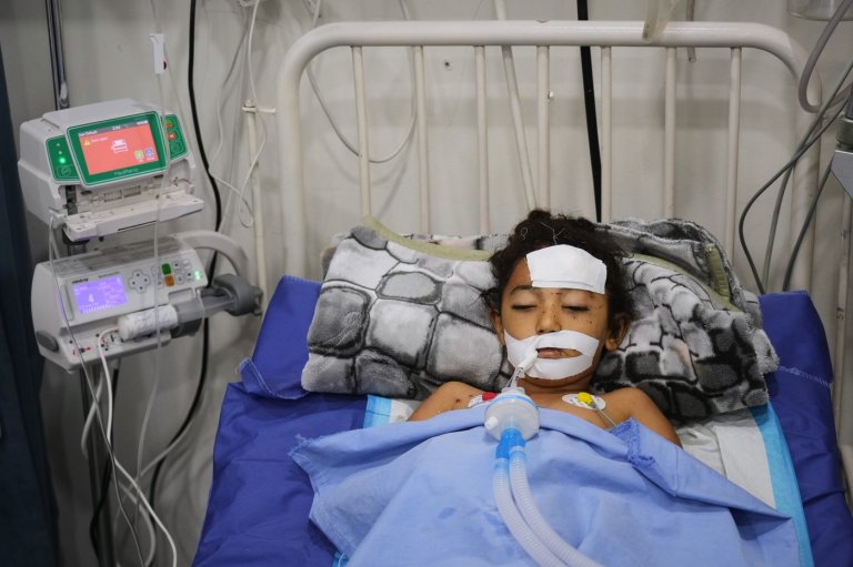 A bomb in Gaza's rubble wounds twins who thought it was a toy | iNFOnews.ca A bomb in Gaza's rubble wounds twins who thought it was a toy | iNFOnews.ca