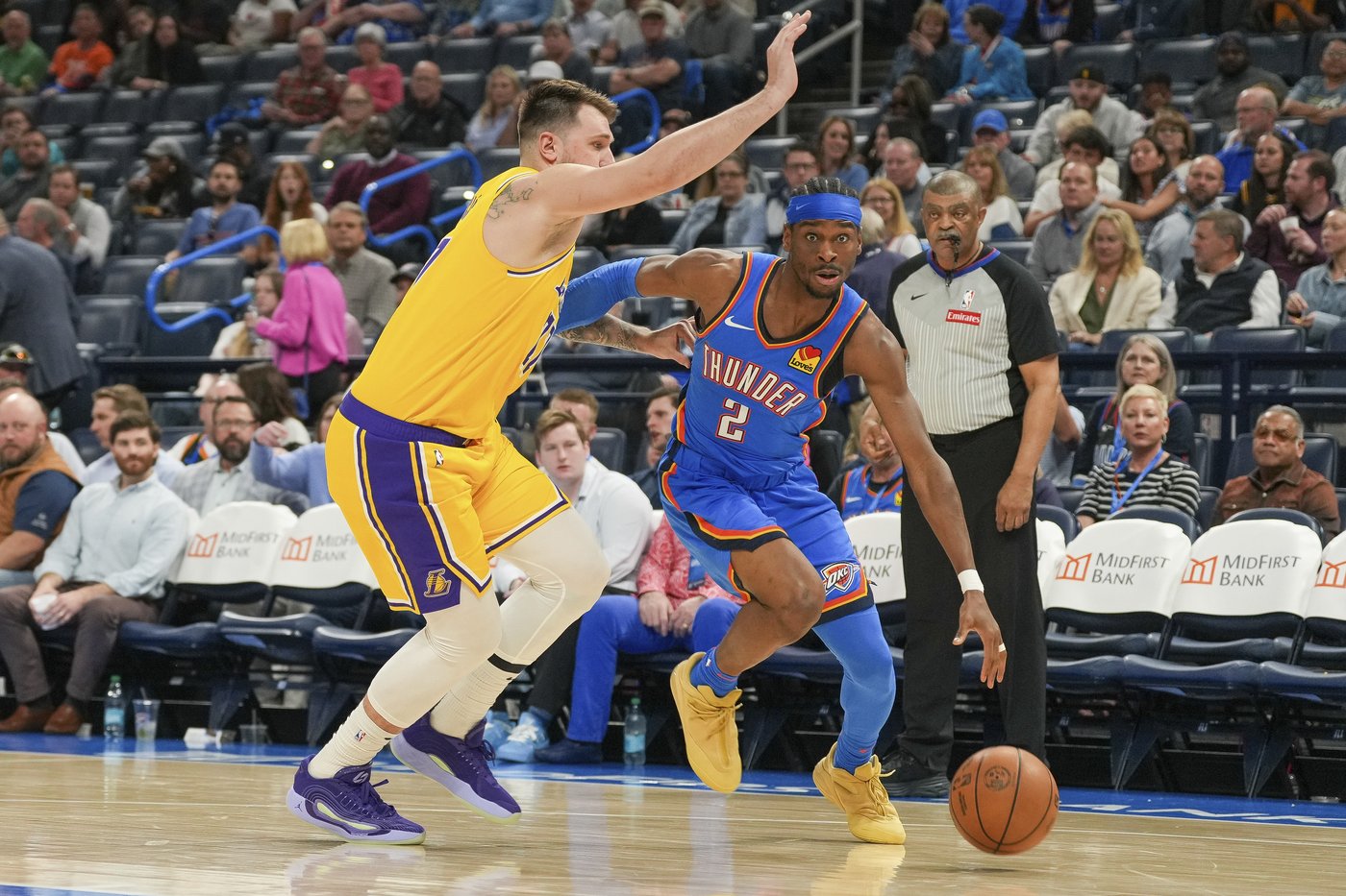 Gilgeous-Alexander scores 42 as NBA-leading Thunder top Lakers 136-120 after Doncic ejection | iNFOnews.ca Gilgeous-Alexander scores 42 as NBA-leading Thunder top Lakers 136-120 after Doncic ejection | iNFOnews.ca
