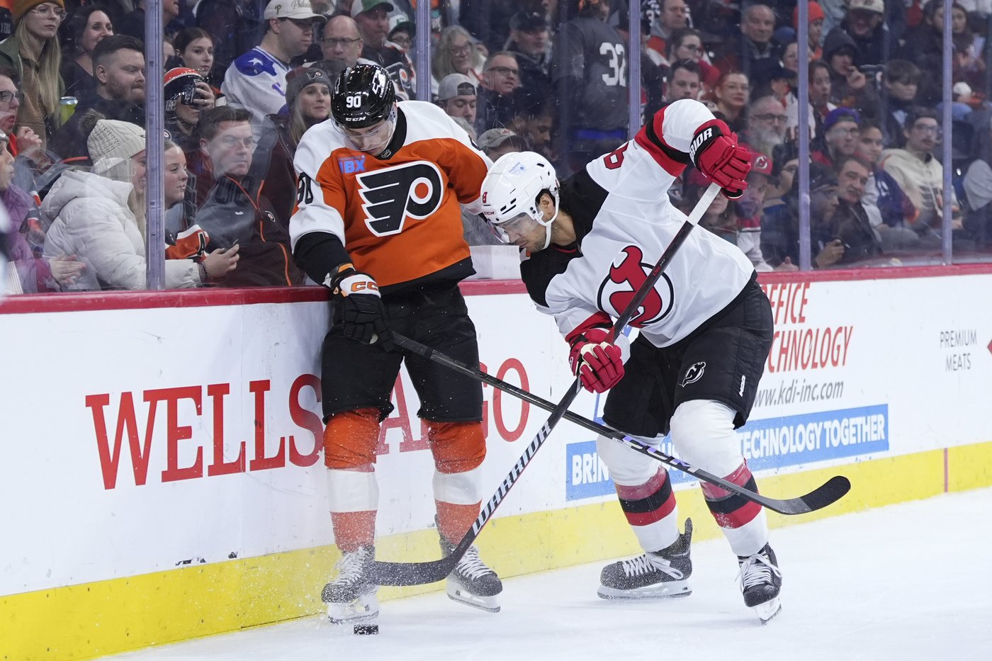 Brink, Farabee, Hathaway help Flyers build lead and hold on to beat Devils 4-2 | iNFOnews.ca