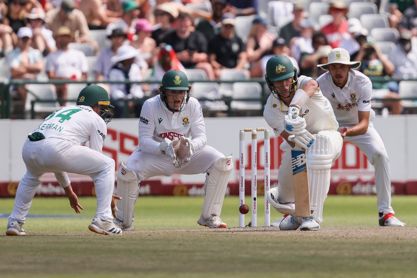 Harmer shines as South Africa wins 3rd cricket test against Australia to claim series 2-1 | iNFOnews.ca