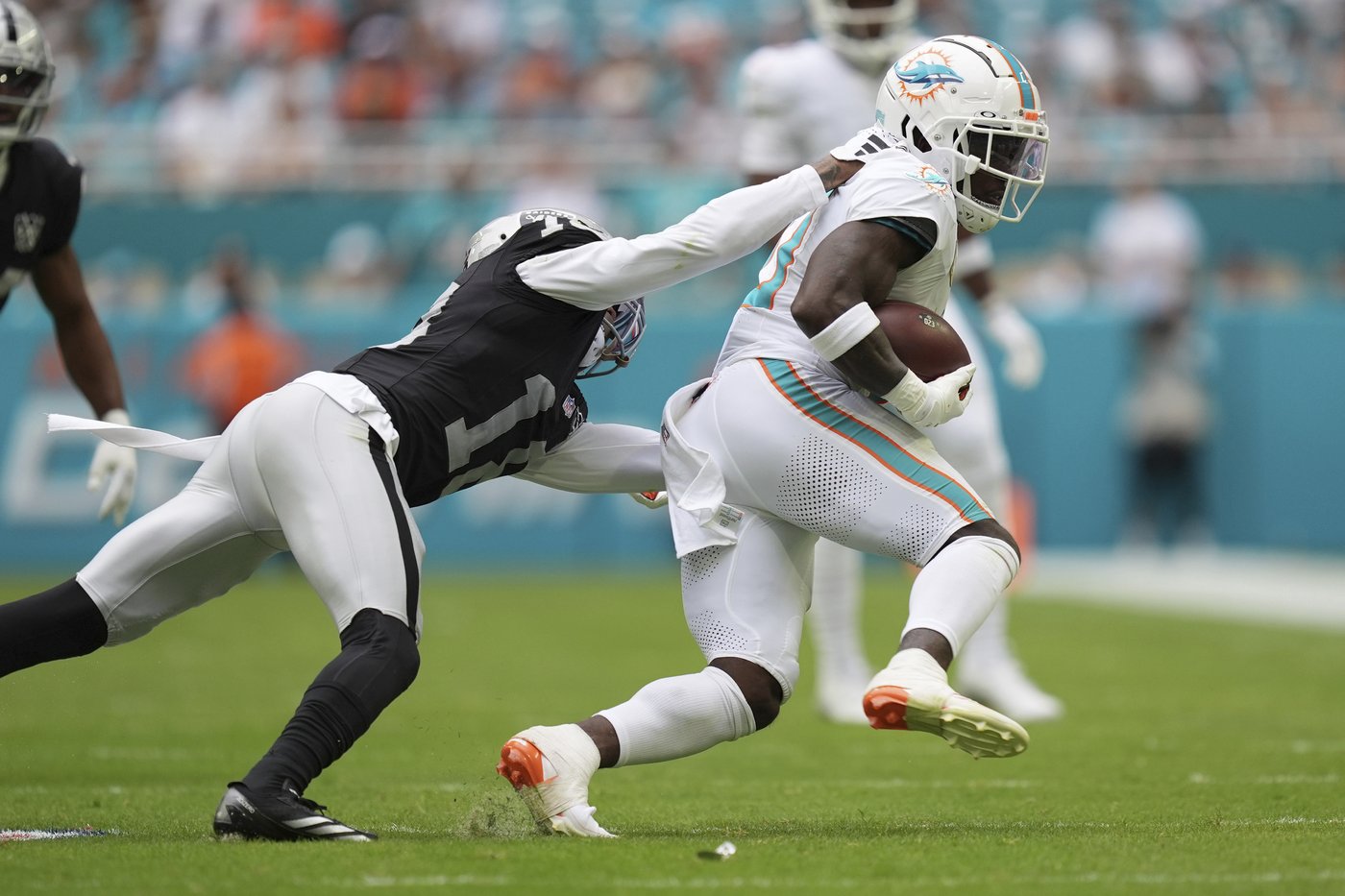 Tagovailoa throws 3 TDs to lead Dolphins past Raiders 34-19 for Miami's 2nd straight win | iNFOnews.ca Tagovailoa throws 3 TDs to lead Dolphins past Raiders 34-19 for Miami's 2nd straight win | iNFOnews.ca