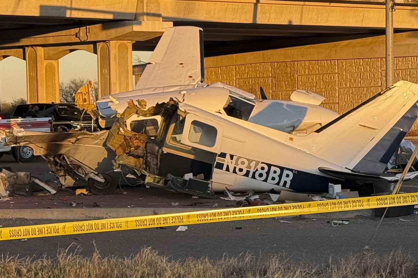Propeller plane crashes onto a Texas highway, sending 4 people to hospitals | iNFOnews.ca