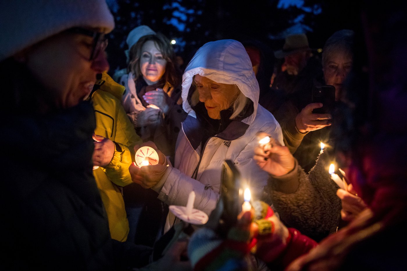 Vigil held for Grizzly No. 399, the beloved Grand Teton bear who was killed by a vehicle | iNFOnews.ca