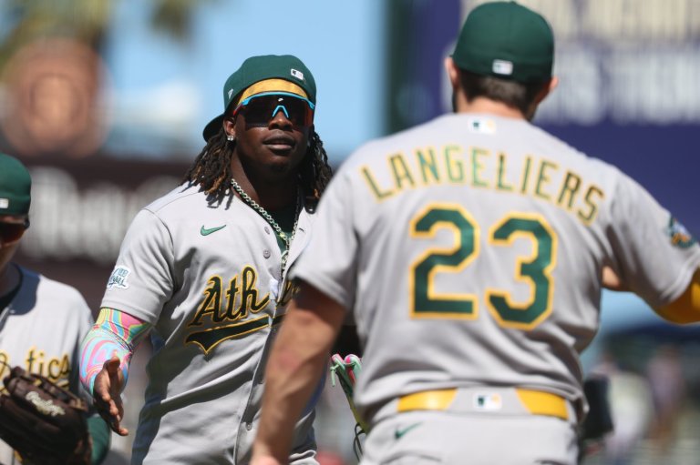 Athletics rally for a 9-6 win over the Giants with 4 runs in the ninth with 2 out | iNFOnews.ca