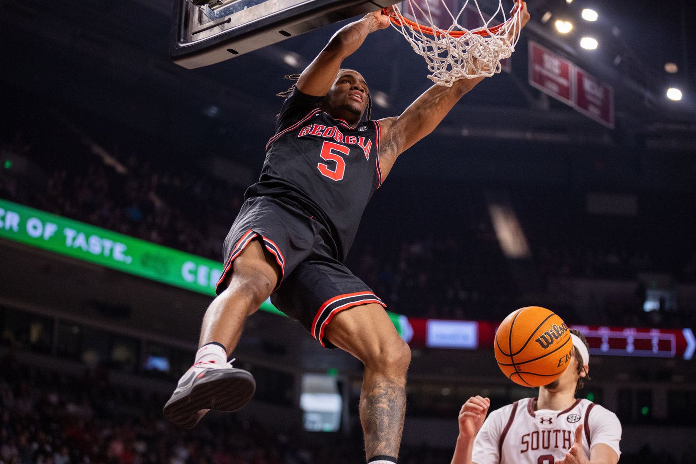 Catchings, Cyril lead second-half rally as No. 18 Georgia beats South Carolina 75-70 | iNFOnews.ca