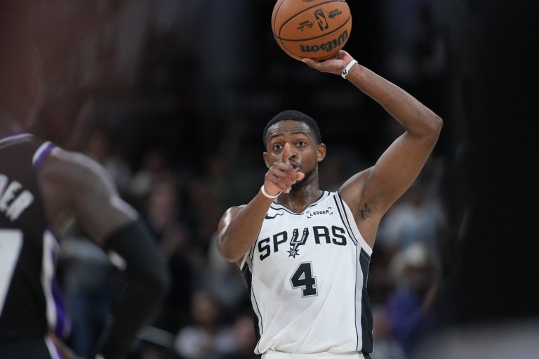 Fox's season-high 28 points leads Spurs past Kings, 123-110, as Wembanyama sits out with calf injury | iNFOnews.ca