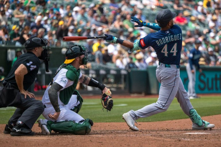 Refsnyder, Rodríguez hit 3-run HRs as Mariners top Athletics 9-1, move into 1st place in AL West | iNFOnews.ca
