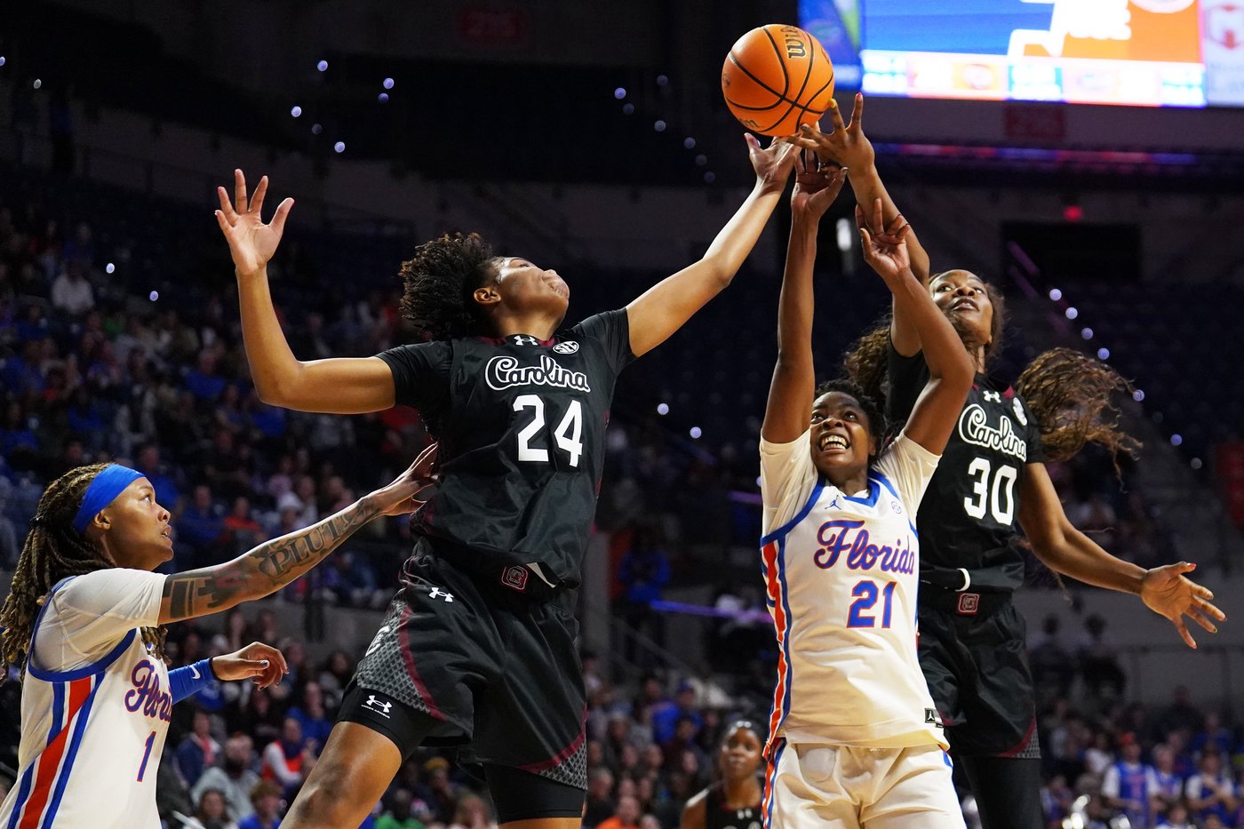 Raven Johnson scores 17 points and No. 3 South Carolina beats Florida for 18th straight win | iNFOnews.ca