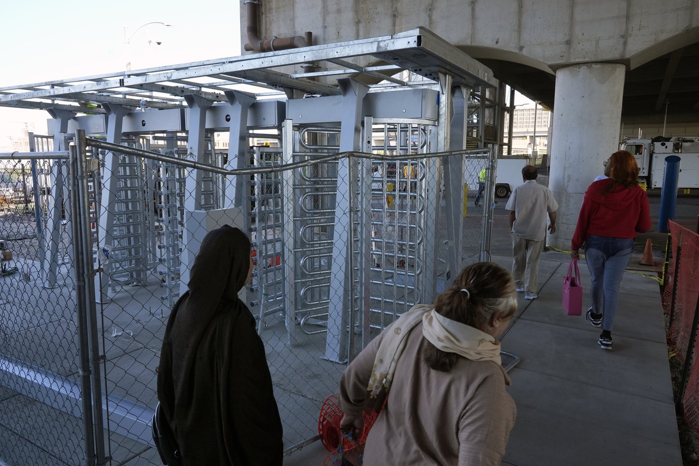 Transit systems are targeting fare evaders to win back riders leery about crime | iNFOnews.ca Transit systems are targeting fare evaders to win back riders leery about crime | iNFOnews.ca