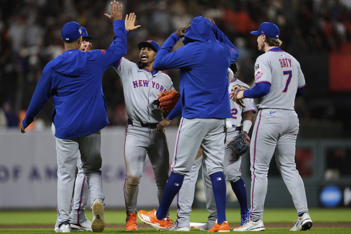 Mets hold off Giants 2-1 for 6th consecutive win | iNFOnews.ca Mets hold off Giants 2-1 for 6th consecutive win | iNFOnews.ca