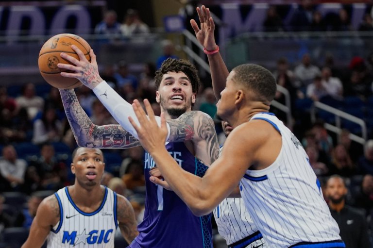 Hornets beat Magic 120-105 after rookie Kon Knueppel injures ankle in first half | iNFOnews.ca