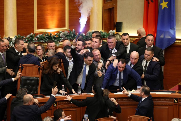 Albanian lawmakers scuffle, set off flares during parliament session | iNFOnews.ca