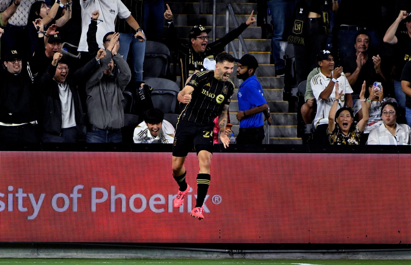 Nathan Ordaz scores easy tap-in in 79th minute to give LAFC a 2-1 win over Austin in MLS playoffs | iNFOnews.ca Nathan Ordaz scores easy tap-in in 79th minute to give LAFC a 2-1 win over Austin in MLS playoffs | iNFOnews.ca