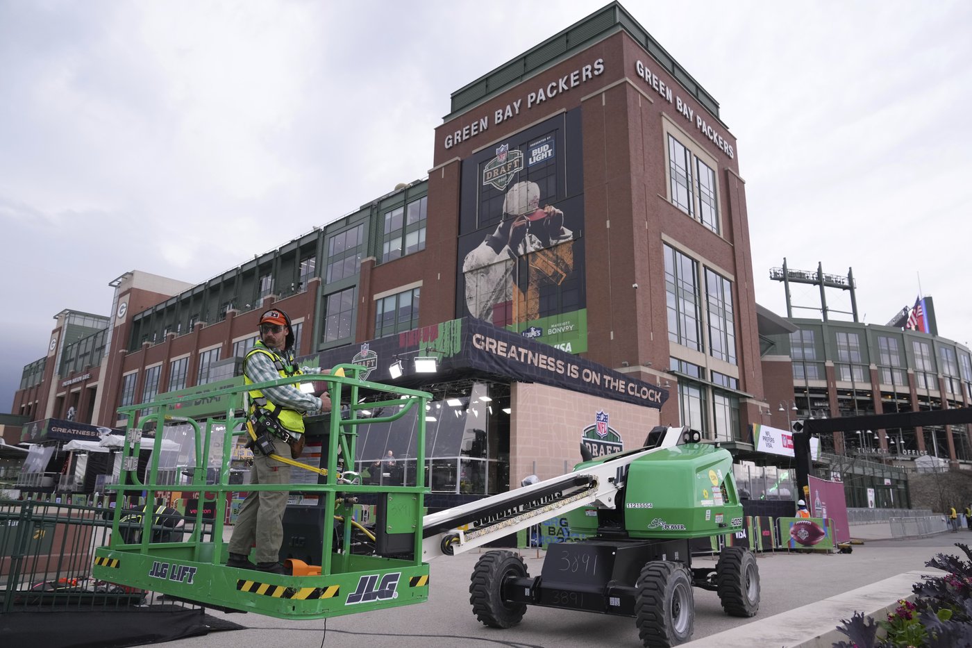 No snow in Green Bay but thunderstorms delayed NFL draft activities | iNFOnews.ca No snow in Green Bay but thunderstorms delayed NFL draft activities | iNFOnews.ca