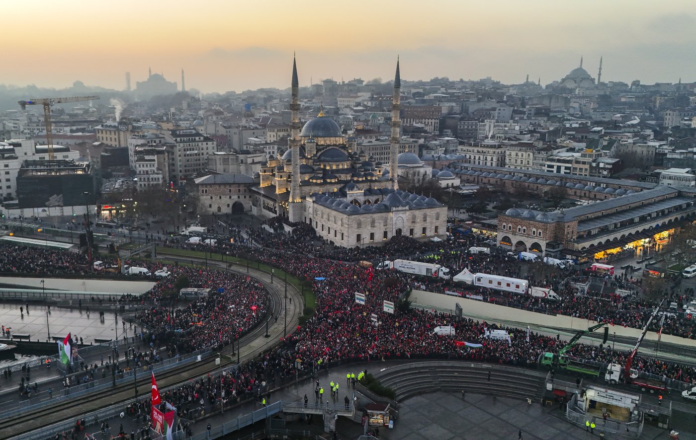 Tens of thousands of people in Istanbul protest Gaza war | iNFOnews.ca Tens of thousands of people in Istanbul protest Gaza war | iNFOnews.ca