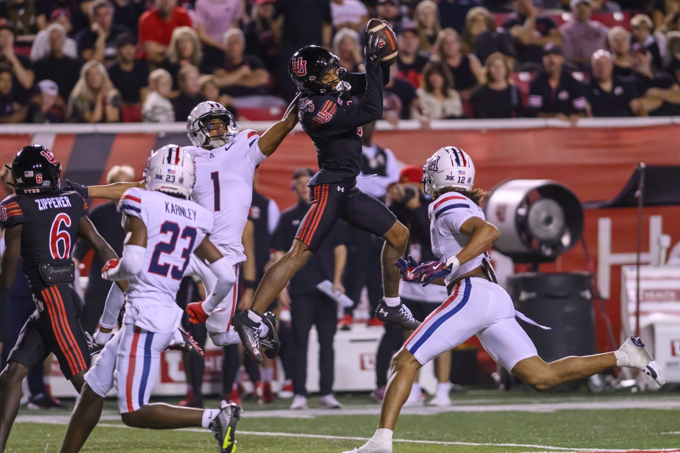 Fifita throws 2 TDs and Arizona's defense stops No. 10 Utah on four 4th downs in 23-10 win | iNFOnews.ca