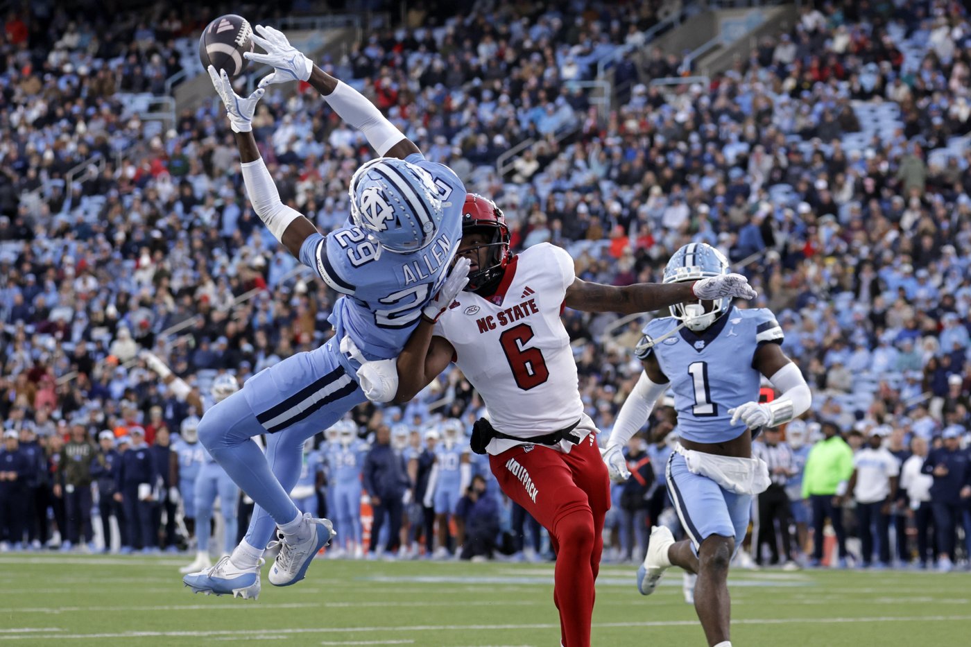 Kitchens will lead Tar Heels in Fenway Bowl against UConn. Another ex-Browns coach is standing by | iNFOnews.ca Kitchens will lead Tar Heels in Fenway Bowl against UConn. Another ex-Browns coach is standing by | iNFOnews.ca