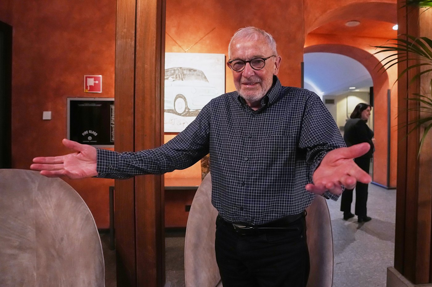 Scientist who hunts mysterious ghost particles in the Antarctic ice wins Nobel Prize for physics | iNFOnews.ca