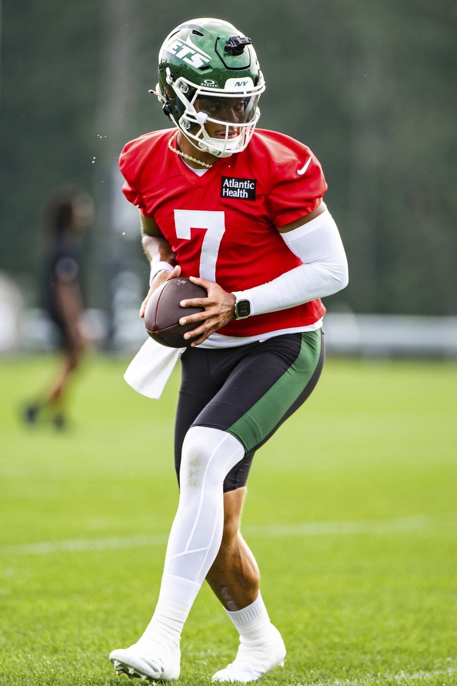 Justin Fields participates in 7-on-7 drills at Jets practice, 2 days after dislocating toe | iNFOnews.ca Justin Fields participates in 7-on-7 drills at Jets practice, 2 days after dislocating toe | iNFOnews.ca