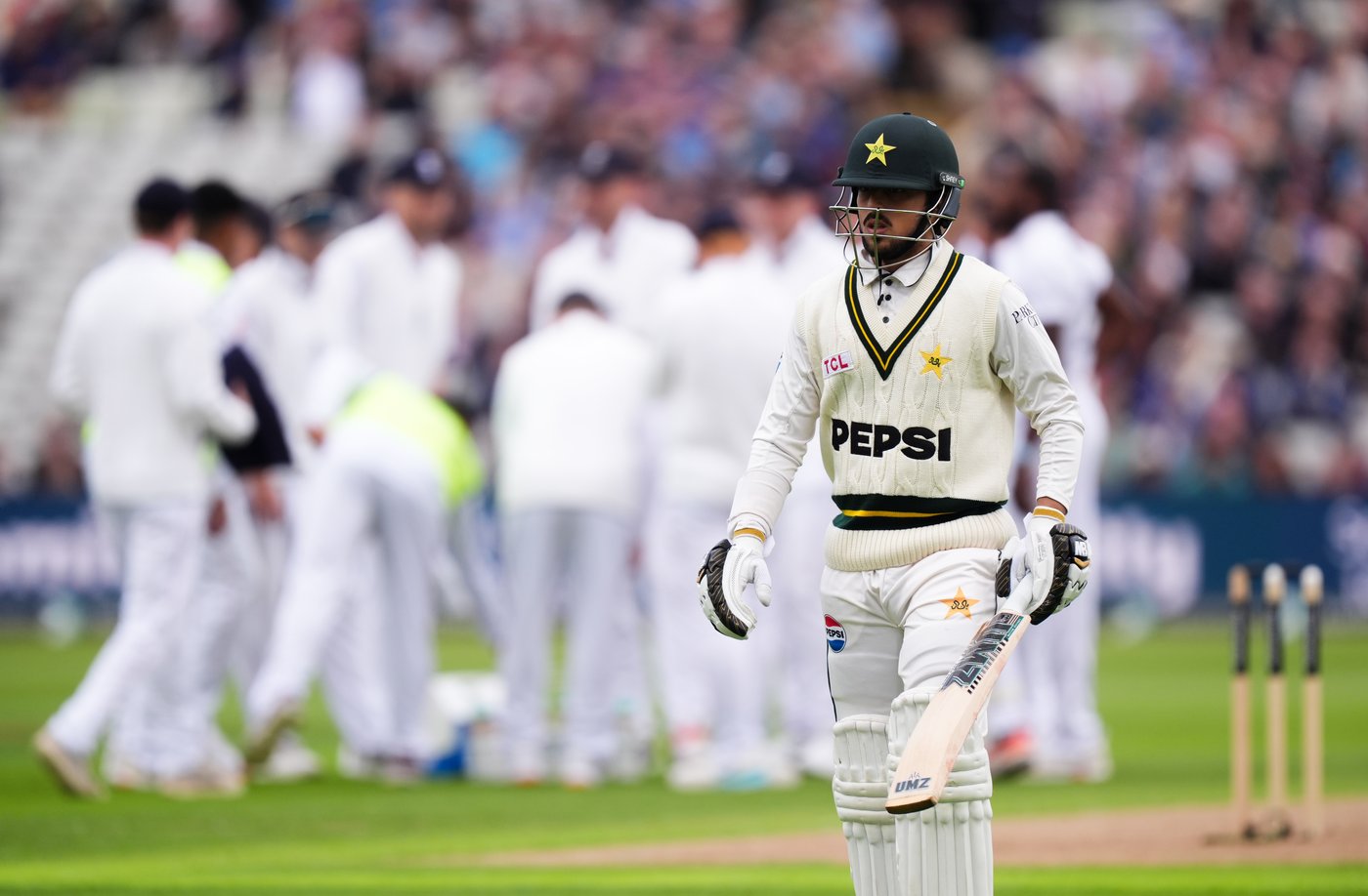 Pakistan hits back after being skittled for 133 in 3rd test vs England | iNFOnews.ca