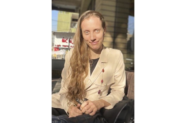 Mother hopes freed US reporter will come home following her release from Iraqi captors | iNFOnews.ca