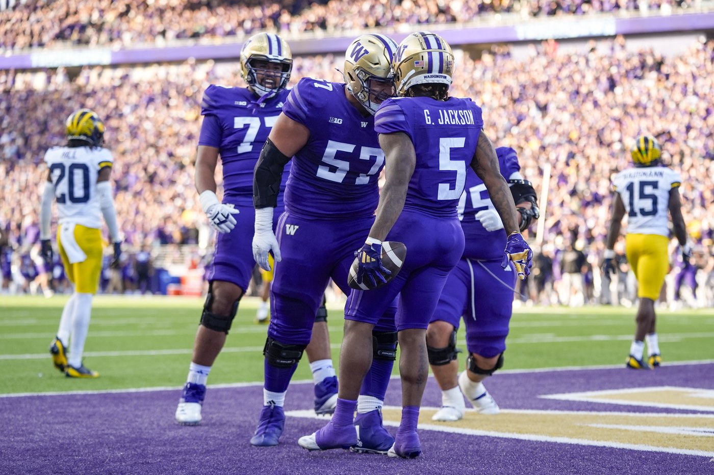 Washington pulls away in 4th quarter to beat No. 10 Michigan 27-17 in title game rematch | iNFOnews.ca