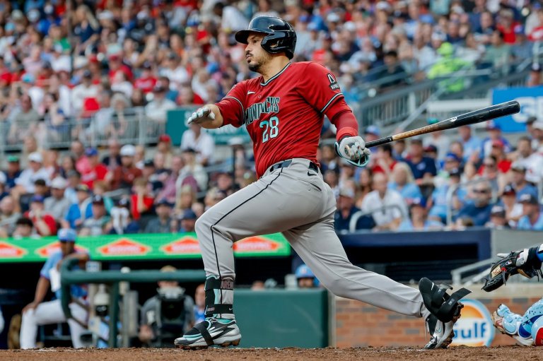 Arizona third baseman Arenado leaves game against the Braves with left trunk discomfort | iNFOnews.ca