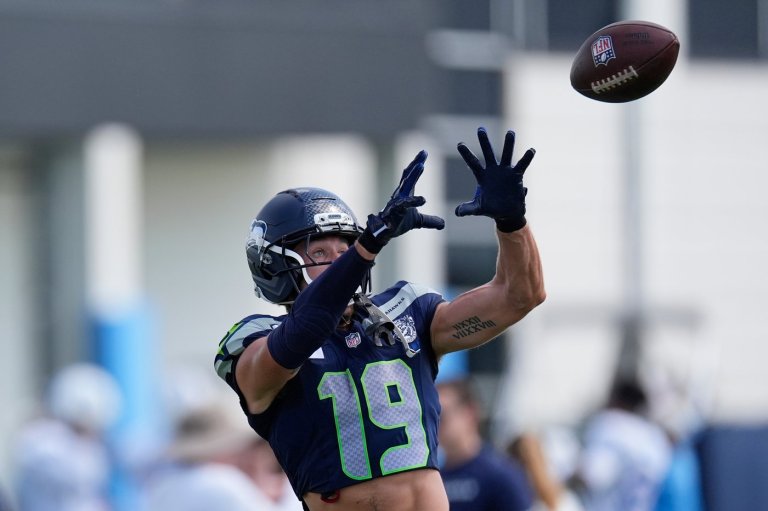 Macdonald: Seahawks WR Jake Bobo to get tests for a serious right knee injury | iNFOnews.ca