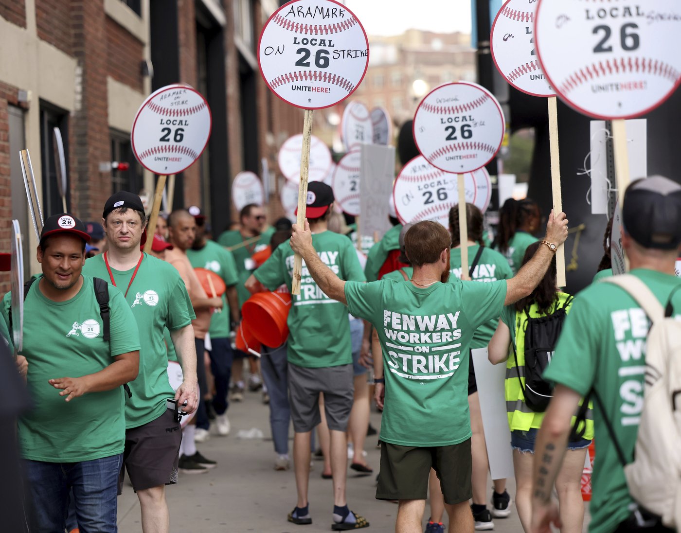 Beer and food workers on strike at Fenway Park for homestand between Dodgers and Red Sox | iNFOnews.ca