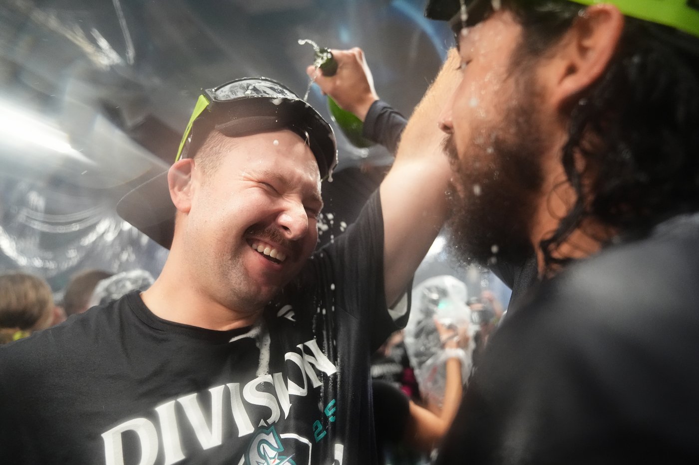 Mariners win AL West for 1st time in 24 years as Raleigh reaches 60 homers in 9-2 win over Rockies | iNFOnews.ca