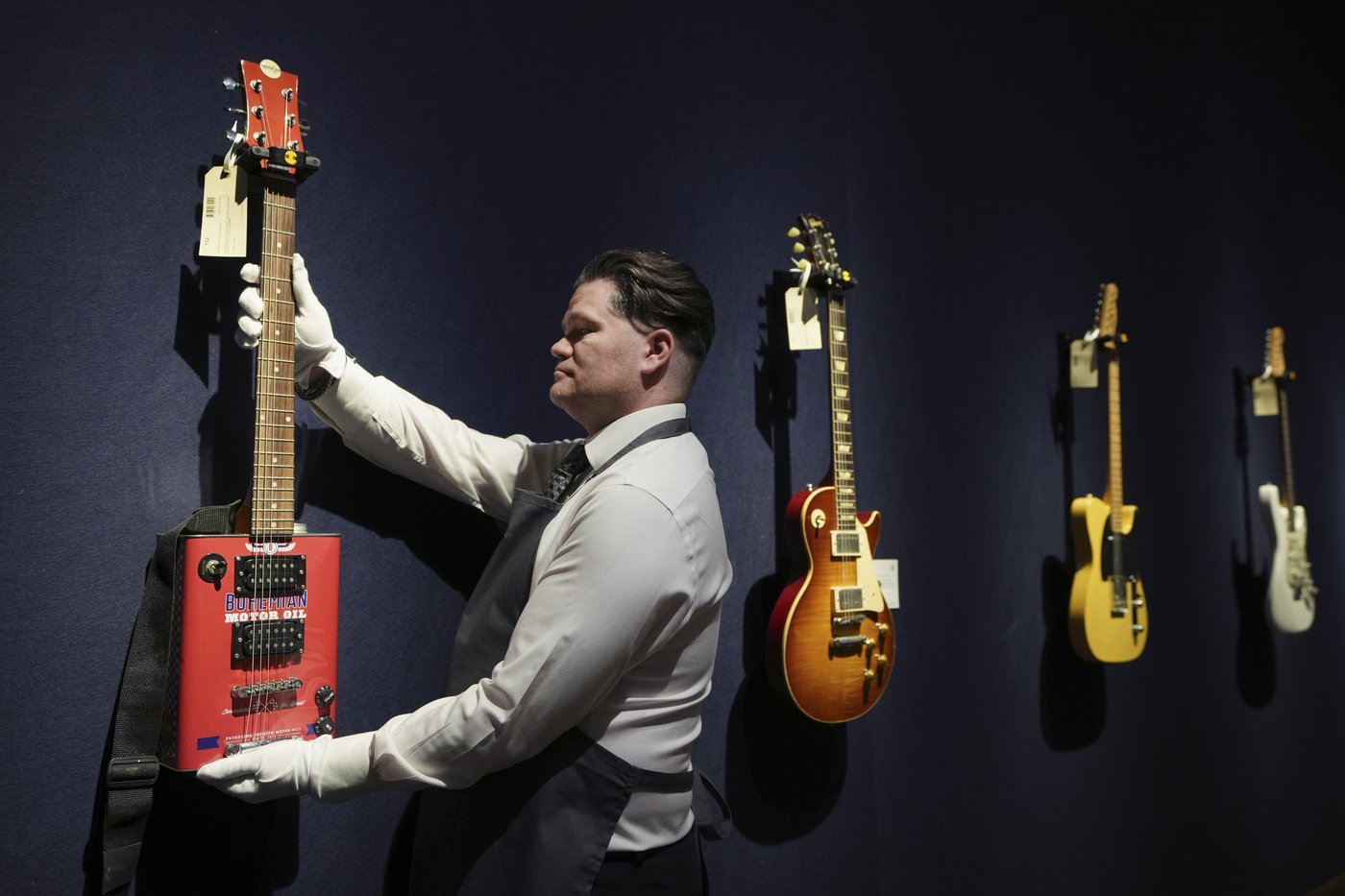 Rock icon Jeff Beck's guitars are going on display in London before they are put up for auction | iNFOnews.ca