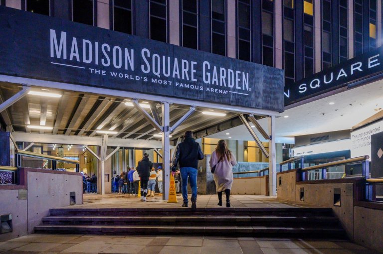 Man falls to his death during rock concert at Madison Square Garden | iNFOnews.ca
