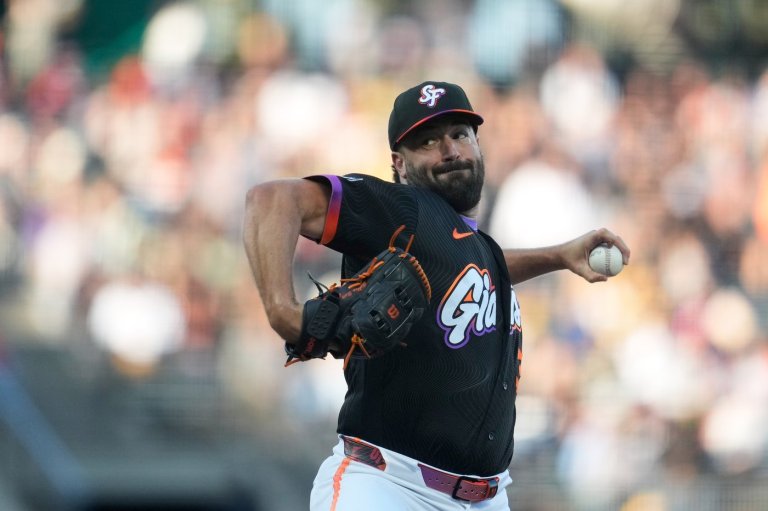 Robbie Ray limits Athletics to an unearned run and 2 hits in 8 innings as Giants win 3-1 | iNFOnews.ca