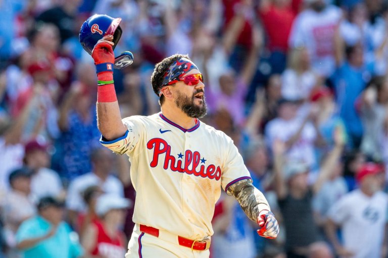 Schwarber's 2-run HR with 2 out in 9th rallies Phillies for a 6-4 win over the Cardinals | iNFOnews.ca
