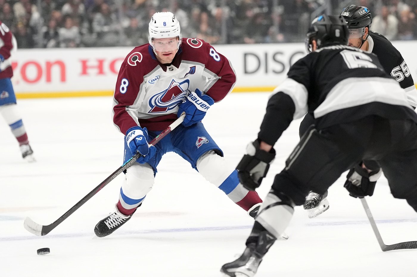 Cale Makar returns from injury, scores twice as Avalanche outlast Wild 9-6 in wacky Game 1 | iNFOnews.ca