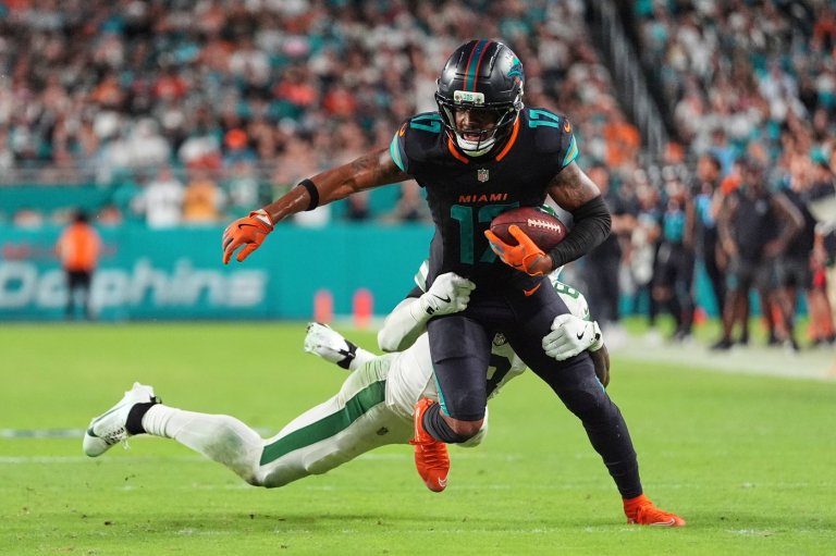Dolphins confident in Jaylen Waddle as No. 1 receiver after Tyreek Hill's injury | iNFOnews.ca