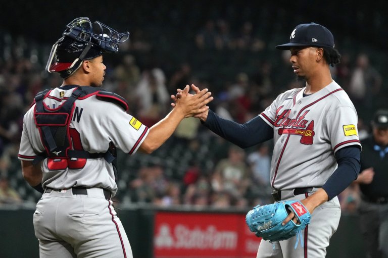 Braves beat the Diamondbacks 17-2 after an 8-run fifth inning | iNFOnews.ca