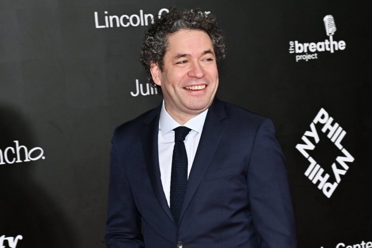 Gustavo Dudamel's tenure as New York Philharmonic music director opens at Radio City Music Hall | iNFOnews.ca
