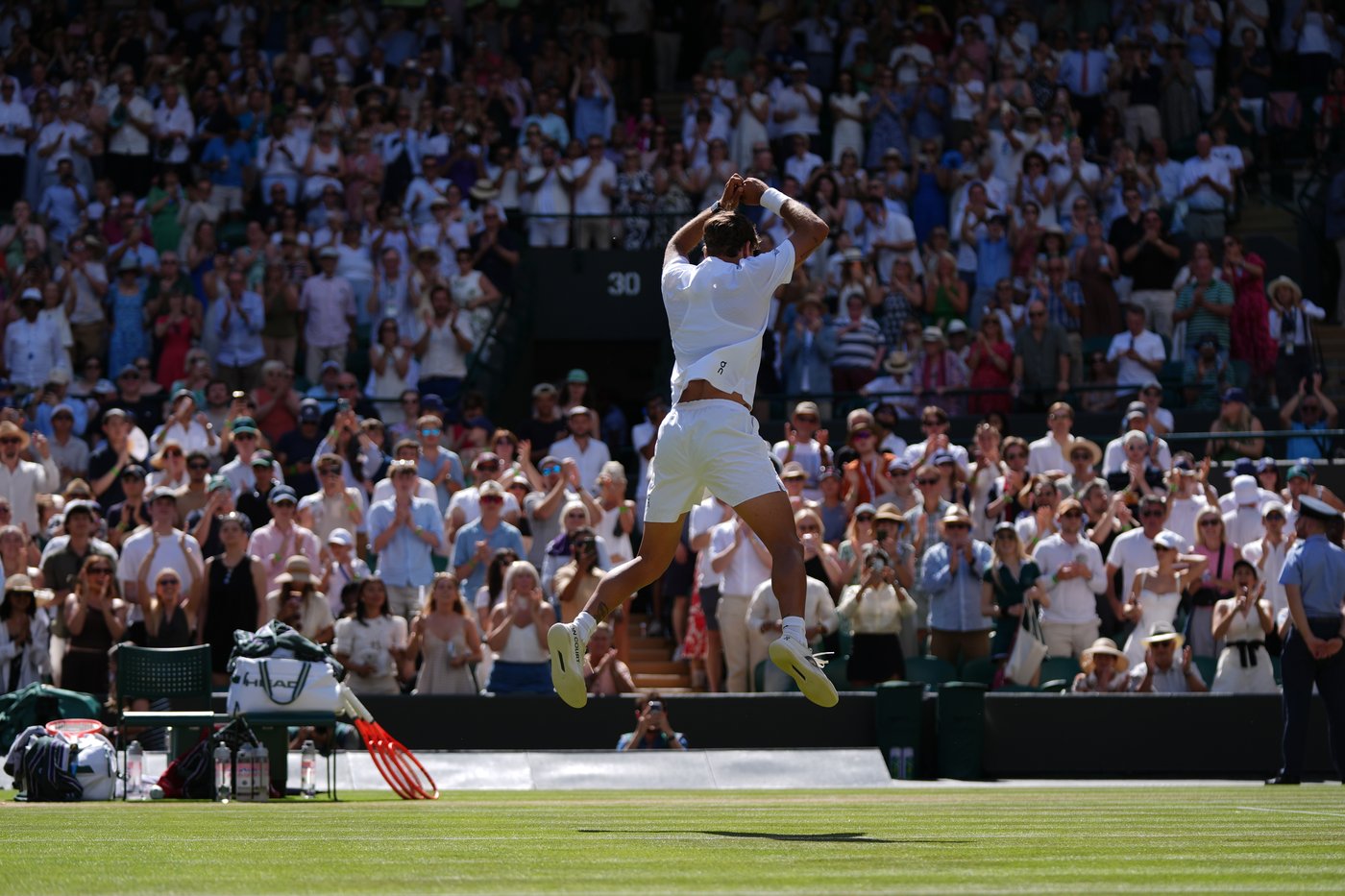 Cobolli performs Ronaldo celebration as Paolini wins before Federer on Italy's big day at Wimbledon | iNFOnews.ca Cobolli performs Ronaldo celebration as Paolini wins before Federer on Italy's big day at Wimbledon | iNFOnews.ca