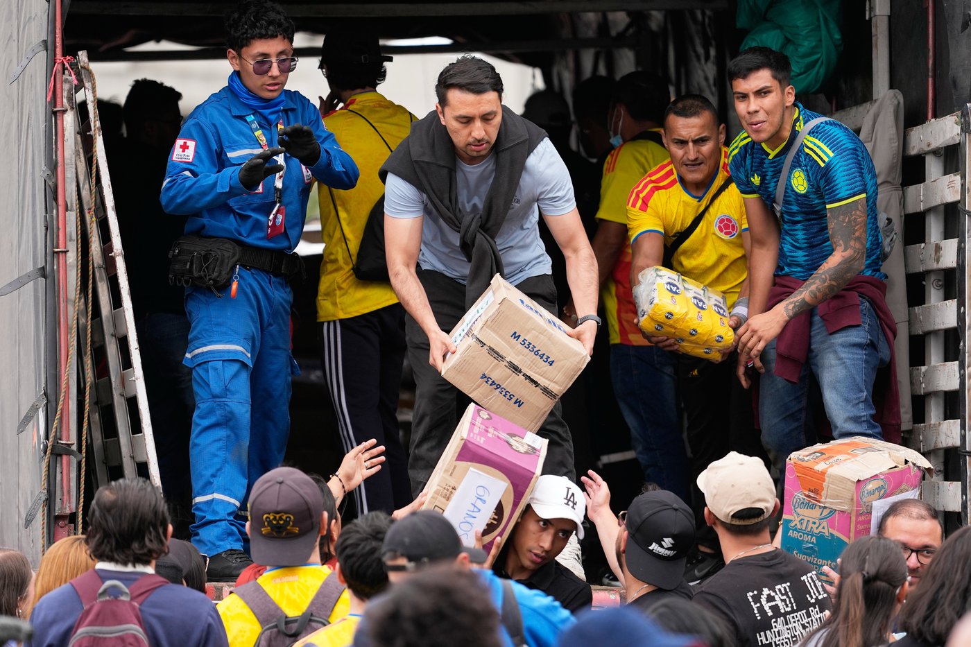 Deadly 7.4 magnitude earthquake hits Colombia, leaving widespread destruction, in photos | iNFOnews.ca
