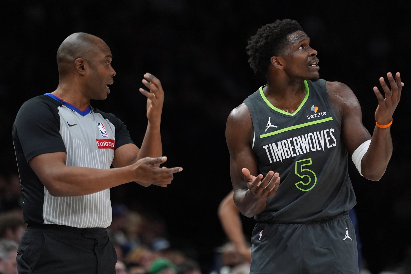 Edwards banks in late go-ahead runner in Timberwolves' 104-103 comeback victory over Spurs | iNFOnews.ca