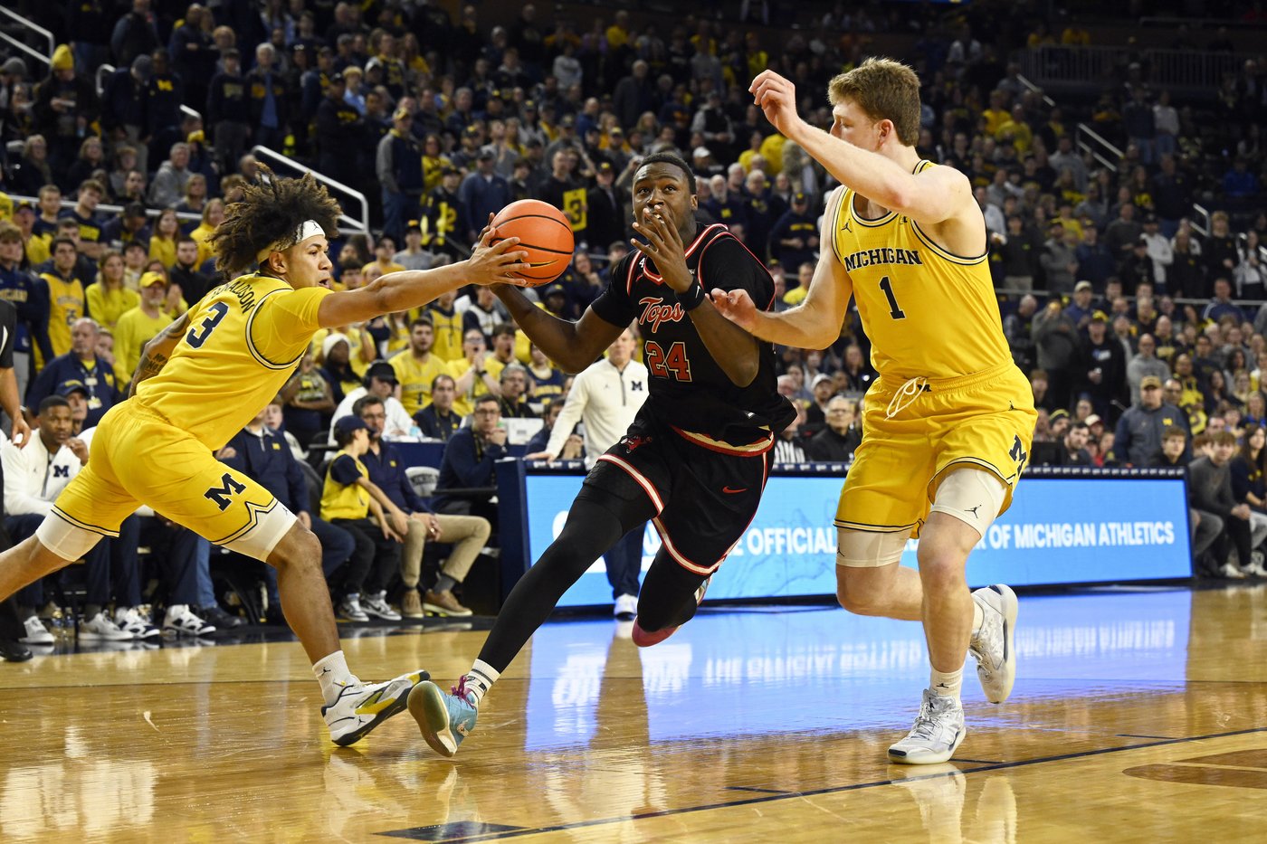 Michigan rolls to 112-64 victory over Western Kentucky | iNFOnews.ca
