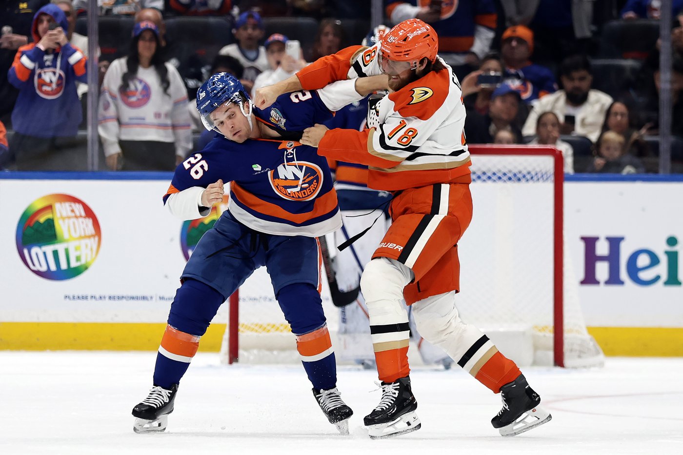 Islanders score 3 1st-period goals, beat Ducks 3-2 for 2nd straight win | iNFOnews.ca Islanders score 3 1st-period goals, beat Ducks 3-2 for 2nd straight win | iNFOnews.ca